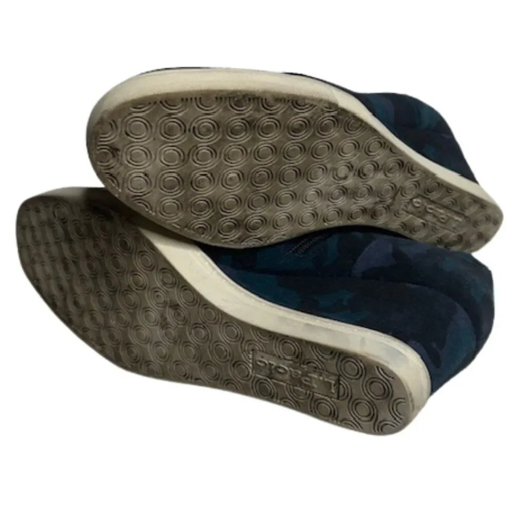 Linea Paola Wedge Shoes size 7.5 Blues and Black Camo Design‎